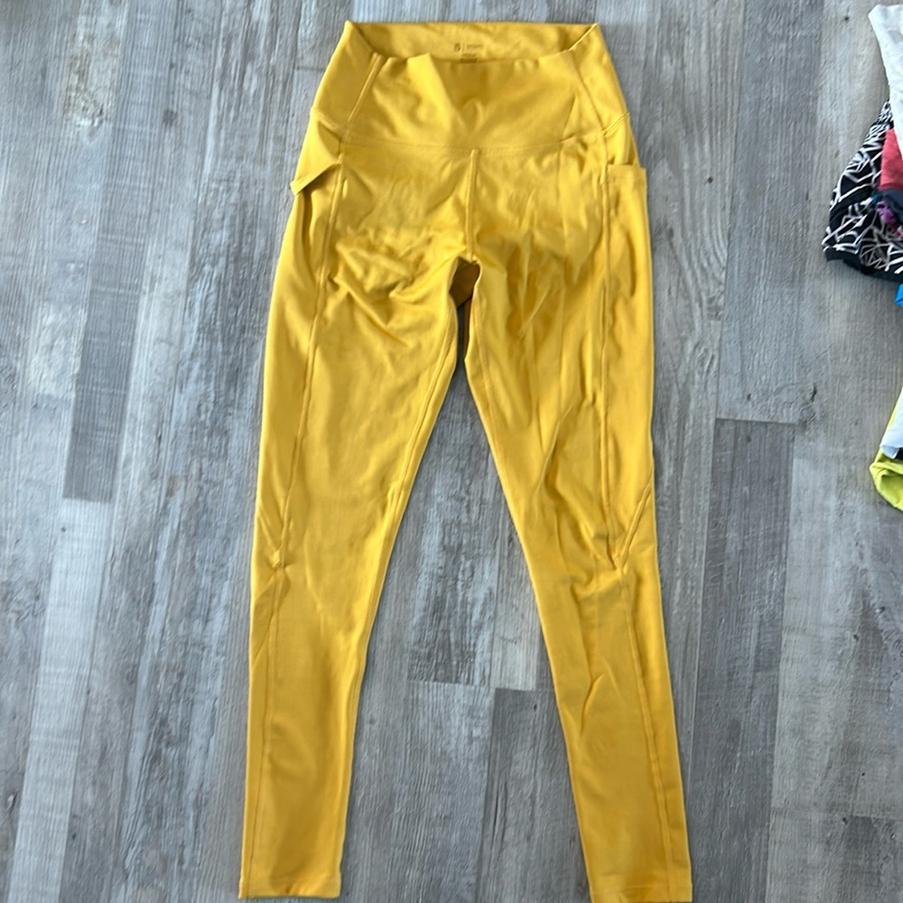 Buffbunny size medium yellow mustard leggings pockets